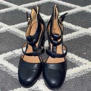 Heels shoes, in good shape, worn once,